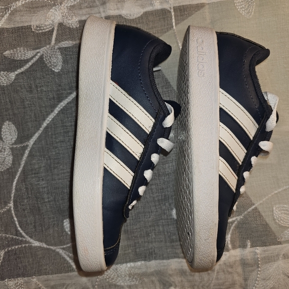 Kids navy blue leather Adidas unisex track shoes size 11K - Picture 3 of 10